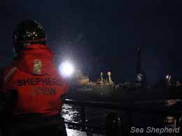 news_120305_2_1_CAC_action_Yushin_Maru_crew_member's_back